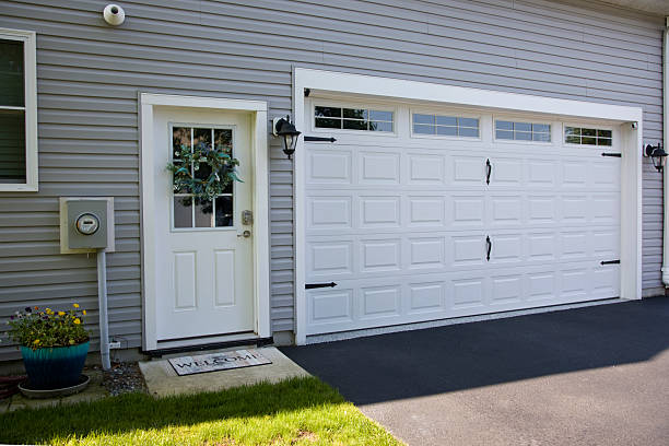 24/7 Emergency Garage Door Panel Replacement experts in South Zanesville, OH